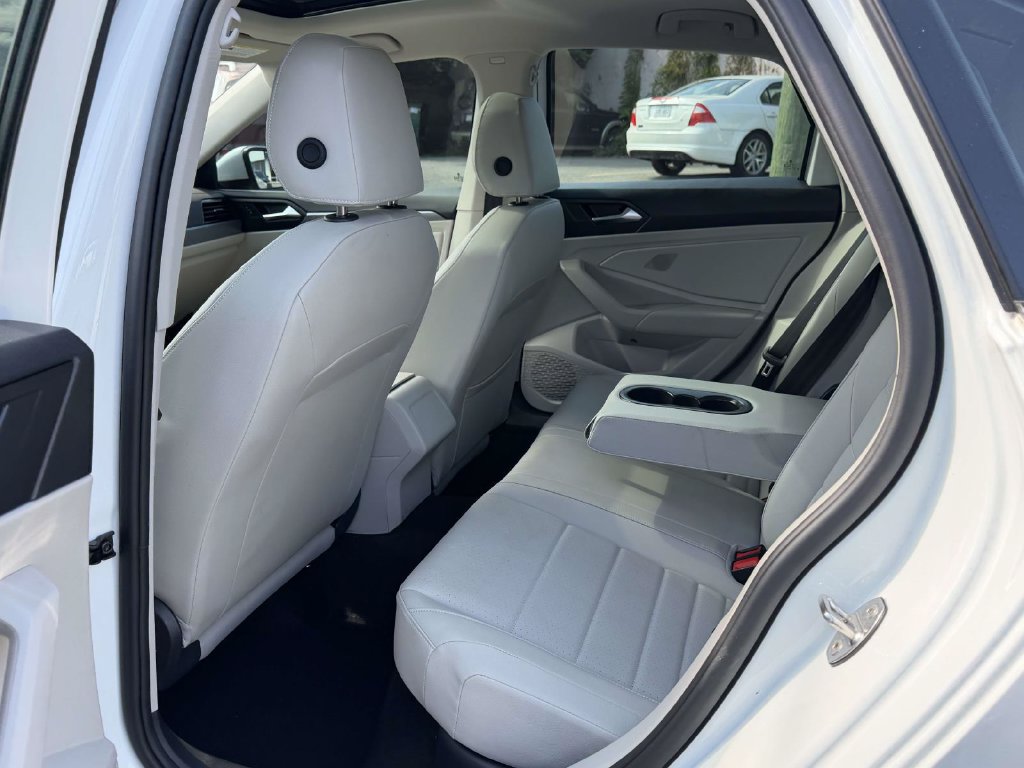 Used 2024 Volkswagen Jetta SE w/ Panoramic Sunroof Package FWD image 15