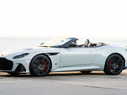 Used 2023 Aston Martin DBS Volante image 17