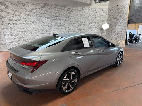 Used 2023 Hyundai Elantra SEL w/ Convenience Package FWD image 7