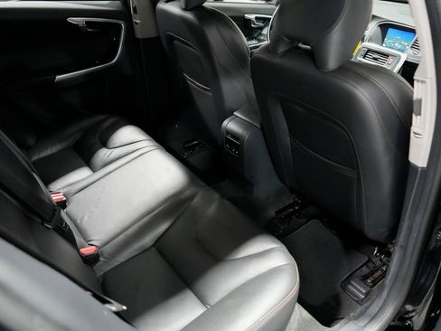 Used 2015 Volvo V60 T5 Cross Country Platinum w/ Climate Package AWD/4WD image 28