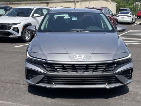 Certified 2024 Hyundai Elantra SE FWD image 7