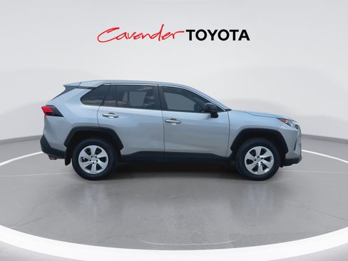 Used 2022 Toyota RAV4 LE FWD image 9