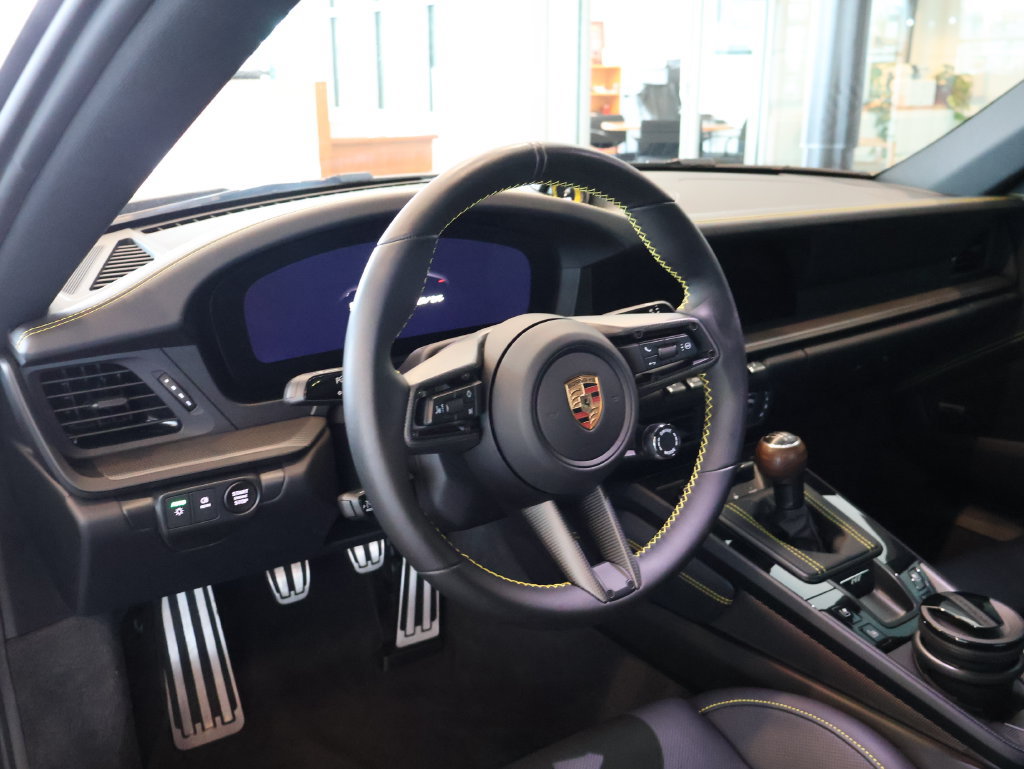 Used 2026 Porsche 911 Carrera T RWD image 17