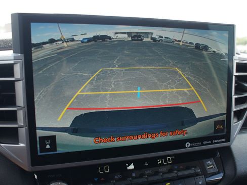 Used 2022 Toyota Tundra SR5 w/ SR5 Premium Package AWD/4WD image 6