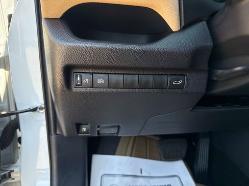 Used 2025 Toyota RAV4 XLE Premium image 30