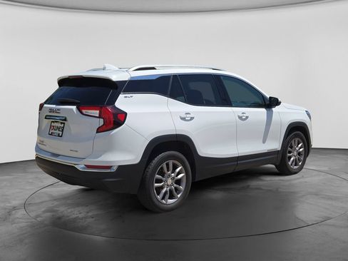 Used 2024 GMC Terrain SLT AWD/4WD image 10