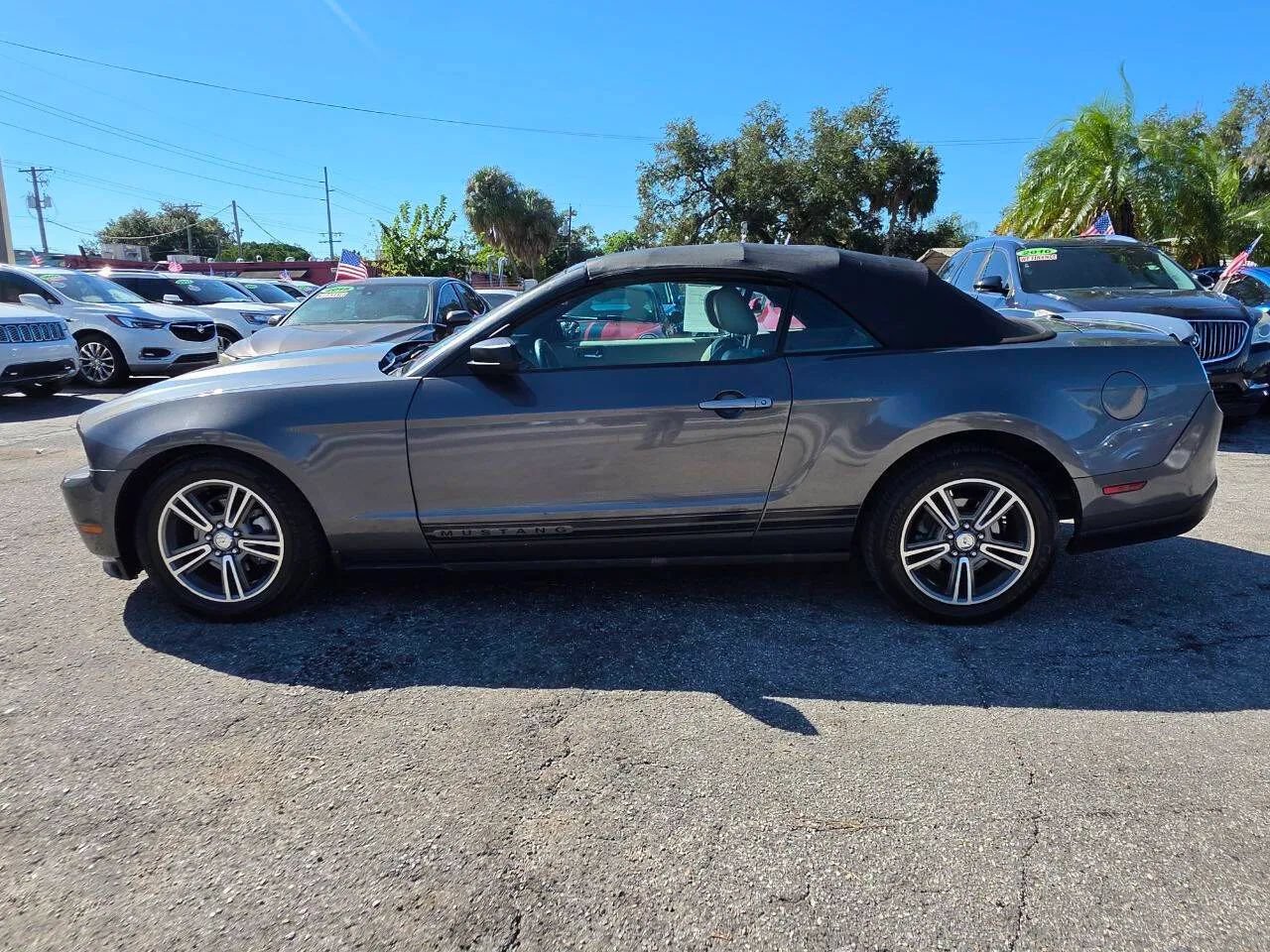 Used 2010 Ford Mustang Premium RWD image 3