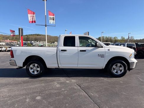 Used 2024 RAM 1500 Classic SLT AWD/4WD image 3