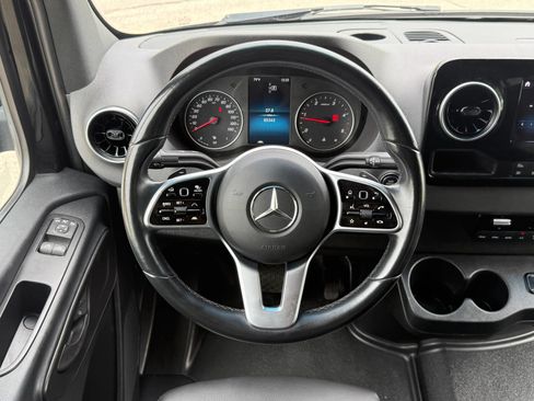 Used 2023 Mercedes-Benz Sprinter 2500 image 18