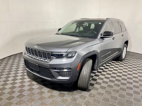 Used 2022 Jeep Grand Cherokee Limited AWD/4WD image 12