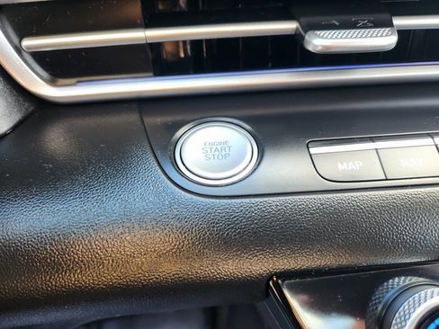 Used 2024 Hyundai Elantra Limited image 19