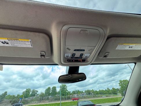 Used 2019 GMC Acadia Denali w/ Technology Package AWD/4WD image 26