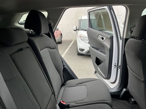 Used 2025 Kia Sportage LX FWD image 36