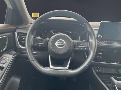 Used 2021 Nissan Rogue SV w/ Premium Package image 12