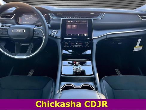 New 2025 Jeep Grand Cherokee L Altitude image 5