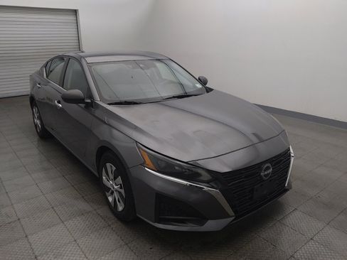 Used 2024 Nissan Altima 2.5 S FWD image 13