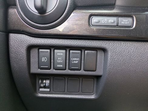 Used 2019 Nissan Titan SV w/ SV Convenience Package RWD image 27