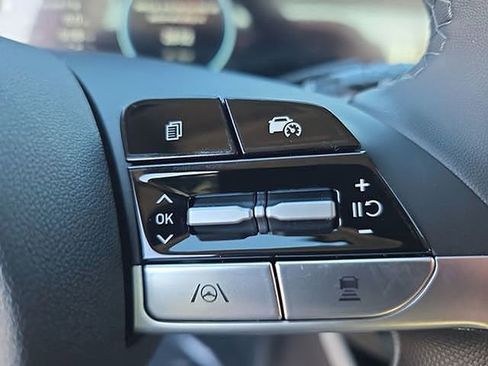 New 2026 Hyundai Elantra Limited image 29