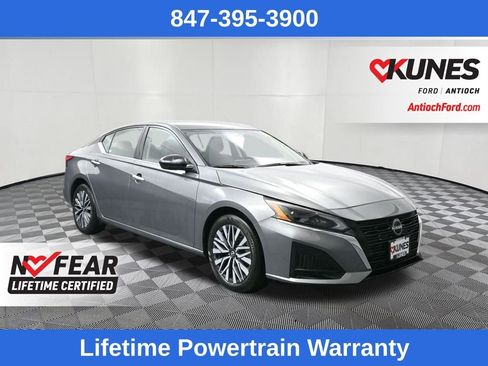 Used 2024 Nissan Altima 2.5 SV image 3