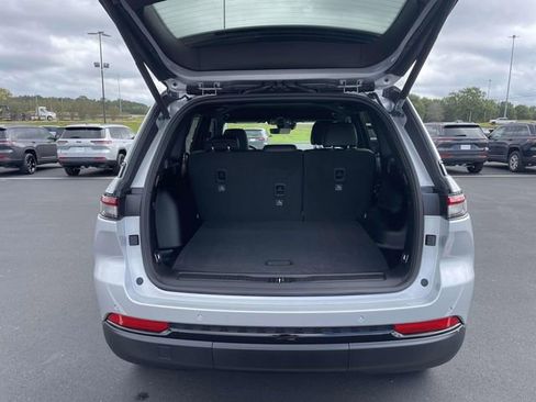 New 2025 Jeep Grand Cherokee Altitude RWD image 10