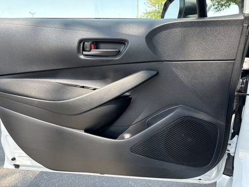 Used 2025 Toyota Corolla LE FWD image 4