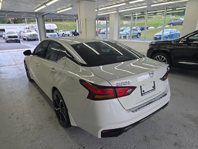 Used 2023 Nissan Altima 2.5 SR w/ SR Premium Package FWD image 3