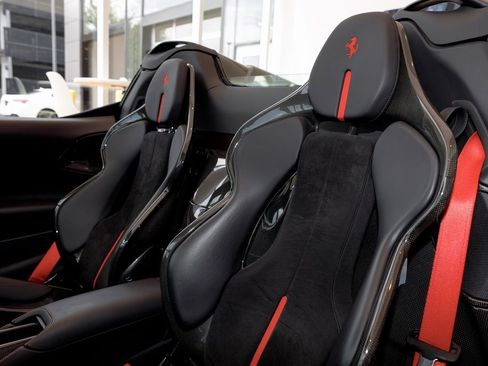 Used 2022 Ferrari SF90 Spider image 15