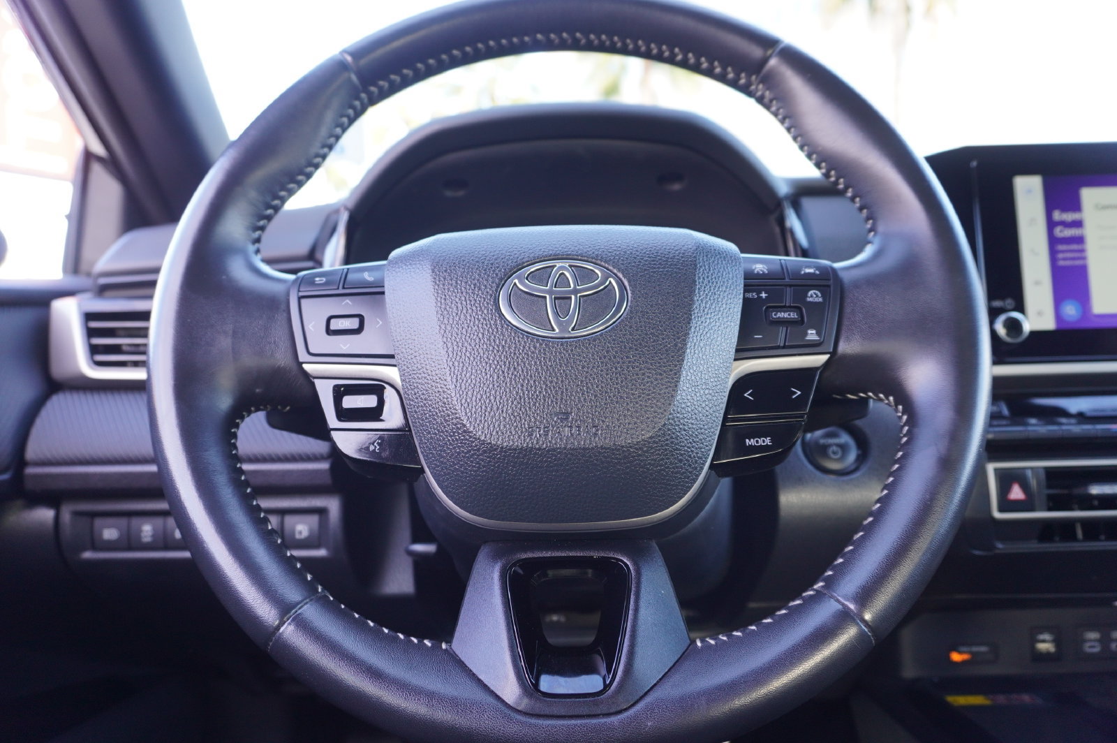 Used 2025 Toyota Camry SE FWD image 19