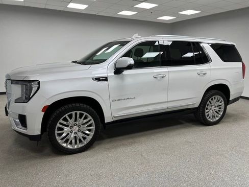 Used 2023 GMC Yukon Denali AWD/4WD image 5