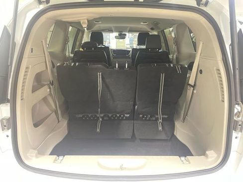 Certified 2023 Chrysler Pacifica Touring-L image 23