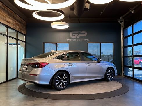 Used 2022 Honda Civic EX image 3