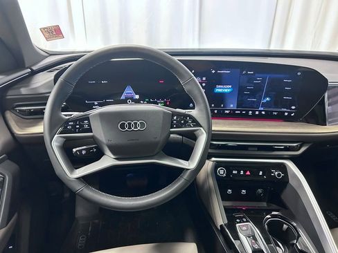 Certified 2025 Audi Q5 Prestige image 3