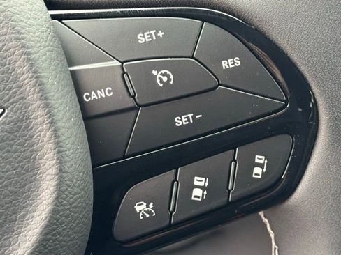 New 2026 Chrysler Pacifica Select FWD image 16