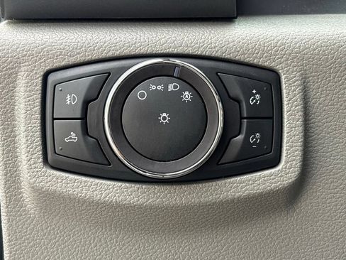 Used 2018 Ford F150 XLT w/ Equipment Group 302A Luxury AWD/4WD image 7