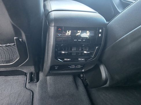 Used 2024 Jeep Grand Cherokee L Laredo image 9