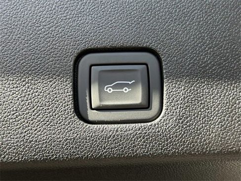 Certified 2023 Cadillac XT6 Premium Luxury image 11