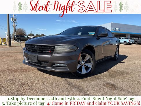 Used 2015 Dodge Charger SXT image 1