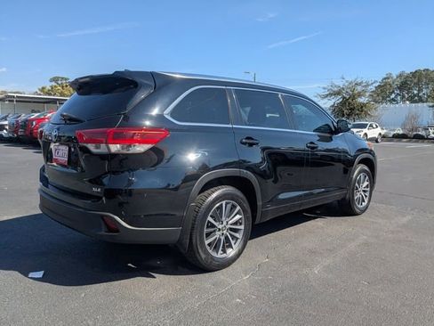Used 2017 Toyota Highlander XLE image 4