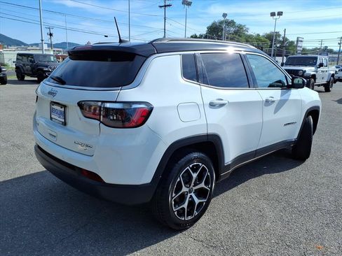 Used 2025 Jeep Compass Limited AWD/4WD image 4