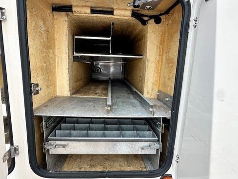 Used 2005 GMC TopKick C4500 2WD Regular Cab image 11