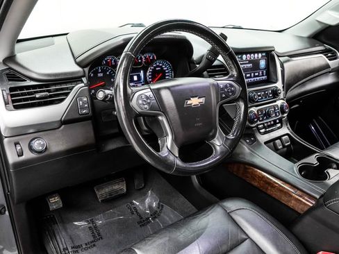 Used 2019 Chevrolet Suburban LT RWD image 19
