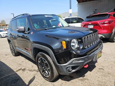 Used 2017 Jeep Renegade Trailhawk w/ Premium Trailhawk Package image 2