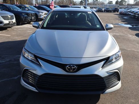 Used 2021 Toyota Camry LE image 3