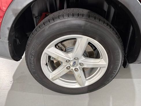Used 2016 Ford Explorer XLT w/ Equipment Group 202A FWD image 13