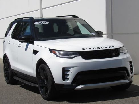 Used 2025 Land Rover Discovery Dynamic SE AWD/4WD image 2