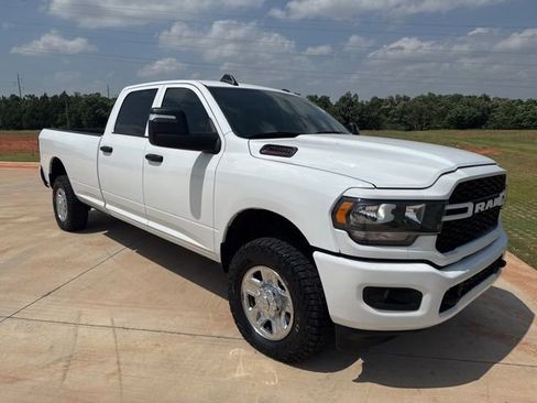 Used 2023 RAM 2500 Tradesman AWD/4WD image 2