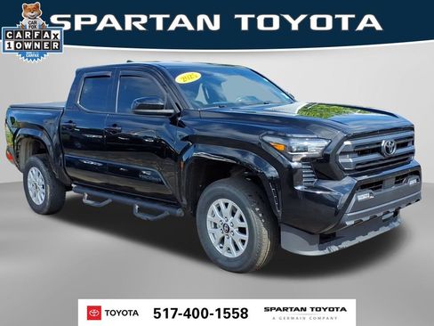 Used 2025 Toyota Tacoma SR5 AWD/4WD image 4