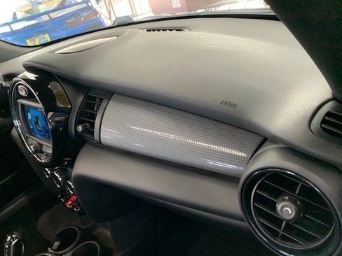 Used 2020 MINI Cooper 2-Door Hardtop FWD image 23