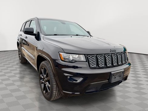 Used 2020 Jeep Grand Cherokee Altitude image 7