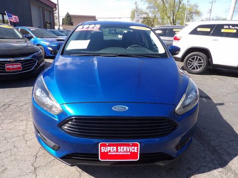 Used 2018 Ford Focus SE w/ SE Appearance Package FWD image 2